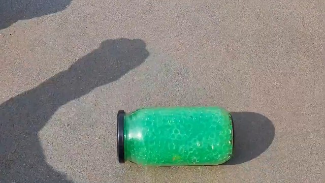 楼梯滚瓶子爆破解压时刻