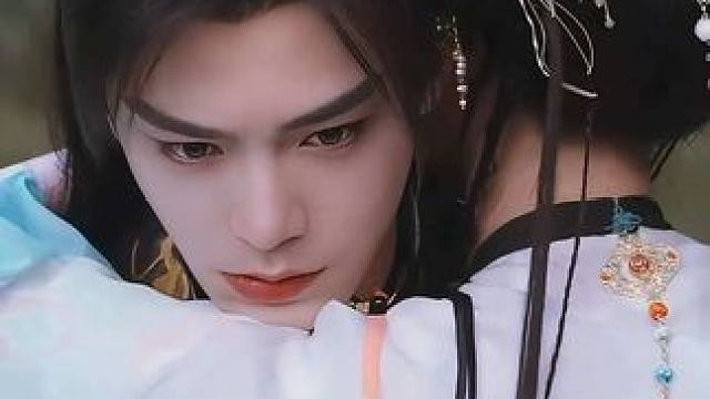 凌妙妙慕声双向救赎具像化了！就算她只有微弱的法力也要救他，而他看到她受伤立马摘下发带开大，事后妙妙又