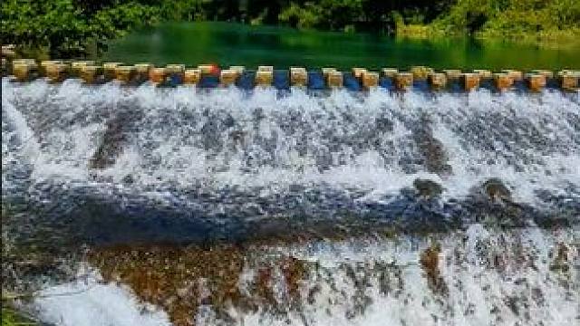 雁荡山，最治愈的便是这山水 ，到深蓝的天空下感受秋日 。