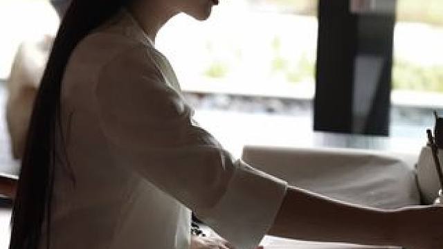 【瀞】
保护自身能量，想提升自己最好的方式就是：提高专注力。 
不去思考和猜测别人的想法，你只管提升