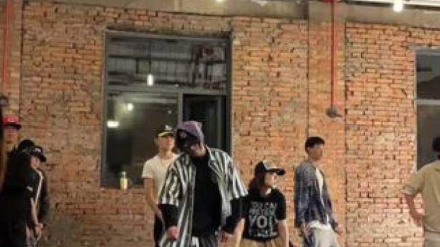 #卡卡编舞  放一点水