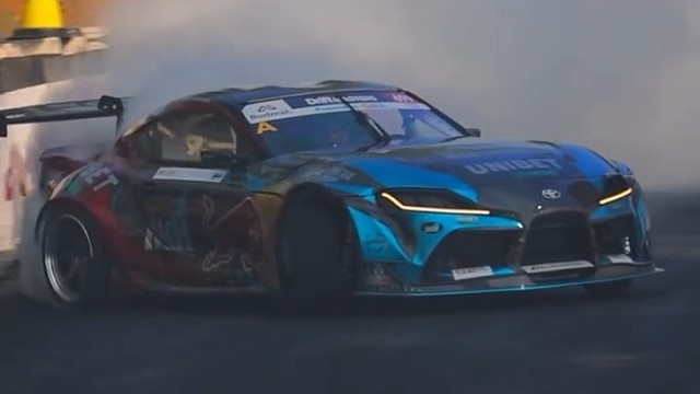 拉力赛漂移丰田