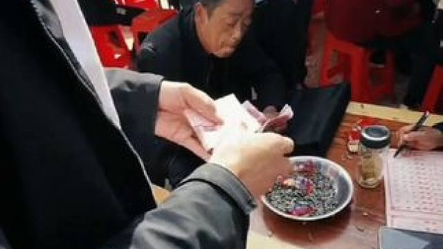 旺仔牛奶拿早了#随份子 #搞笑 #看一遍笑一遍 #婚礼