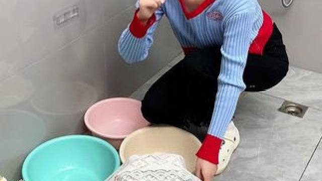 #兔耳脸盆架  可以收纳多个脸盆，家里的鞋刷都可以挂上去，还不占空间#免打孔  #小兔脸盆置物架