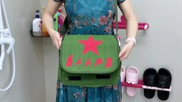 #可伸缩拖鞋架   凉鞋拖鞋用它收纳不占空间，还能当个#可伸缩毛巾架  使用，卫生间干净整洁多了#免