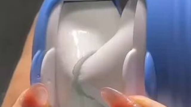 神奇的粘毛器!不仅能轻松清理头发和猫猫狗狗掉落的毛发，水一冲就干净能继续用了 #粘毛神器  #养猫人