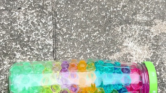 楼梯滚瓶子爆破解压时刻