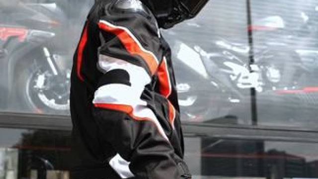 脸皮厚根本没用 吹过来的风还是一样的冷 #赛羽#骑车去撒野#机车摄影 #675sr