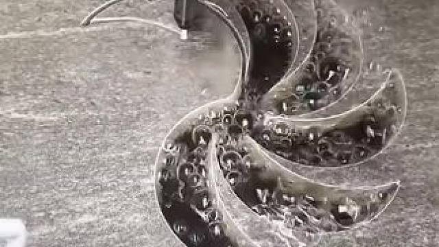 水刀切割陶瓷板，好的工具才会使工作变得简单 #dou上热门 #是时候展现真正的技术了 #打孔