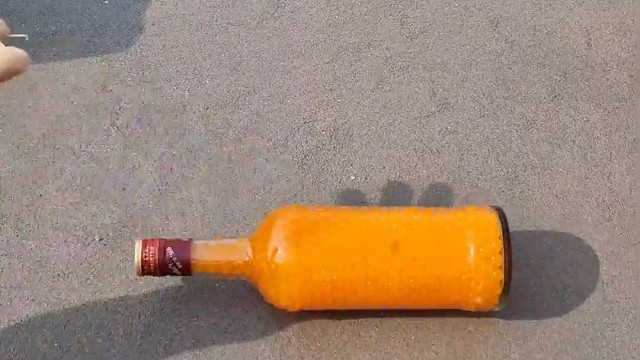 楼梯滚瓶子爆破解压时刻