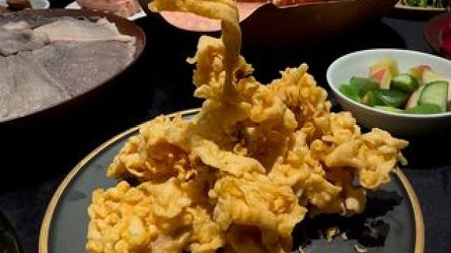 酥肉做成龙鳞，腰花做成凤尾，如果你有重要的朋友，记住这家火锅 #爱就是一起吃好多好多顿饭 #哪道菜是