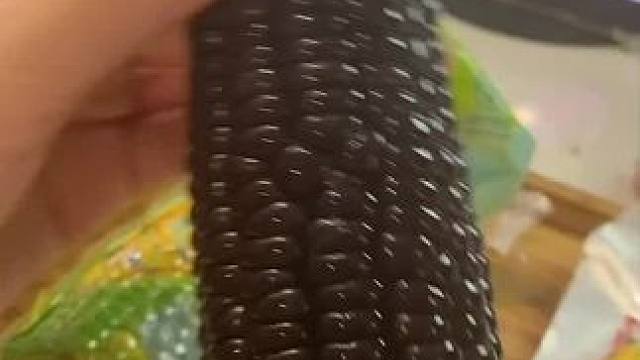 #哪些美食可以拯救没有食欲的日子 #烤玉米才是冬天该有的样子 #爱就是一起吃好多好多顿饭 #从来没吃