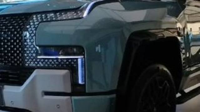 当小孩哥租个“宝马七系”去买仰望U8，看看销售是啥反应？这服务真的没的说！#仰望u8 #汽车人共创计