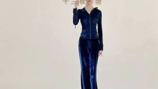 咱也来一个腰上滚伞 #吴谨言腰上滚伞 #吴谨言 #腰上滚伞 #吴谨言跳舞 #腰上滚伞高难度挑战