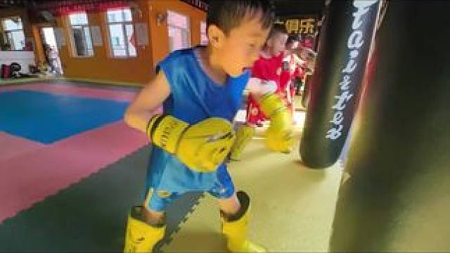 山西国武搏击青少年运动中心太划算啦！198元就能享受成人一对一私教课，指导拳法训练和腿法训练，超值！