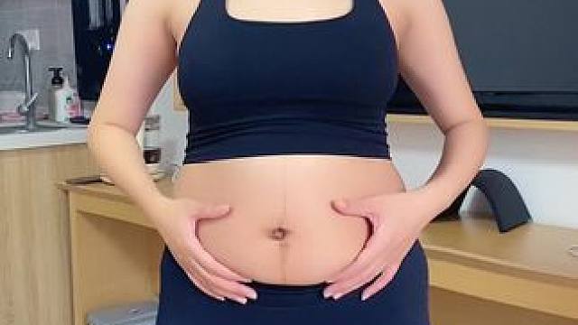 姐妹们，产后大肚腩是快没有了，但是肚子上的黑线什么时候可以消失啊 #超慢跑 #指压板 #我的健身挑战