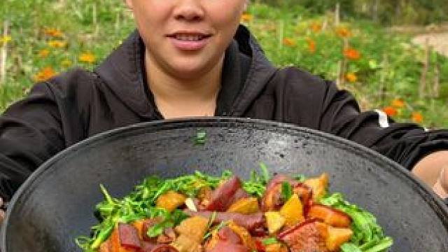 今天做一锅红烧猪尾巴，配着蔬菜太好吃了 #美食 #美食分享 #农村生活 #记录生活