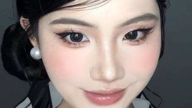 瞳孔和心跳的距离 #方圆脸妆容 #妆前妆后 #美瞳分享#新手也能学会的冬日氛围感妆 #美瞳种草