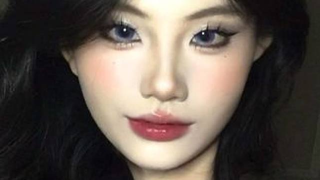 你爱我  哪怕我是坏女人你也认吗 #方圆脸妆容 #妆容分享 #低像素 #新手也能学会的冬日氛围感妆 