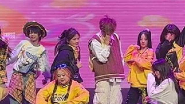 拜托，真的很有活力好吧！！！#四川电影电视学院 #迎新晚会#校园舞蹈