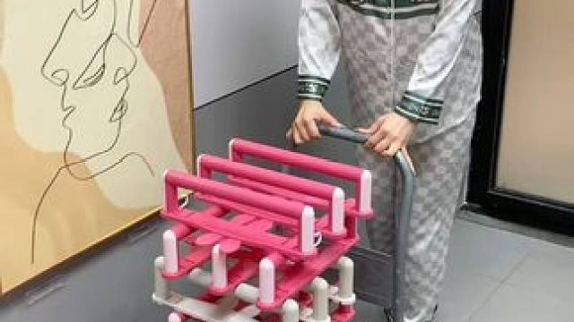 #可伸缩拖鞋架   凉鞋拖鞋用它收纳不占空间，还能当个#可伸缩毛巾架  使用，卫生间干净整洁多了#免