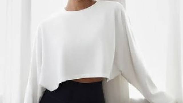 #秋季主打简单干净氛围感 秋冬亮眼运动风 穿搭清单 之 卫衣，简约又高级 穿上巨好看！#精致女人必备