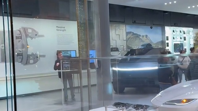 关于老马最新科技无人驾驶出租车的细节