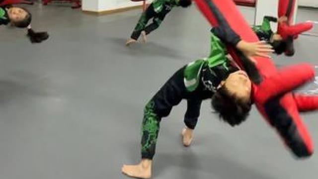 【来吧 展示！】 夏练三伏，冬练三九 #少儿格斗 #日常训练 #拒绝校园霸凌