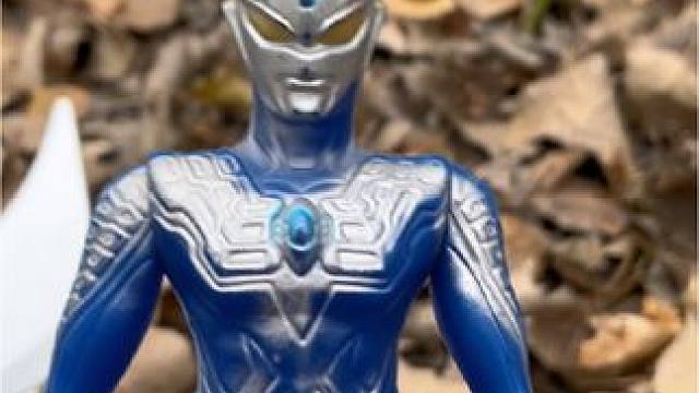 快来看赛罗打怪兽变成了一个玩具了#赛罗玩具 #奥特曼玩具故事 #好玩的玩具