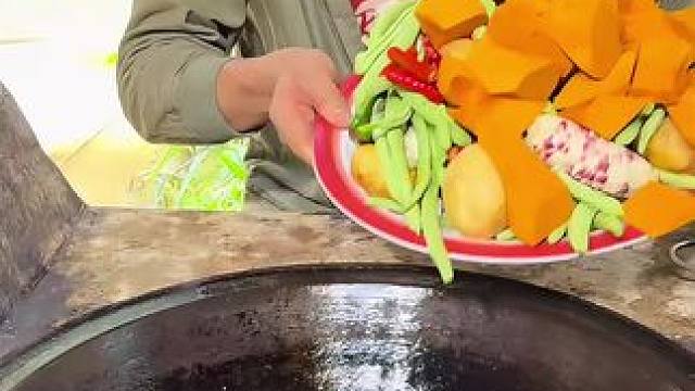 #我的乡村生活 #农村美食 #乡村大锅煮出人间美味 锅巴饭真的是太好吃啦