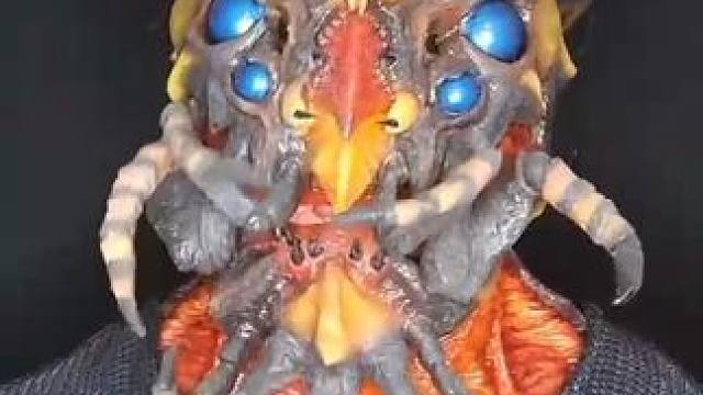 #国外视频分享 #面具下的男人 #恶魔面具 #面具