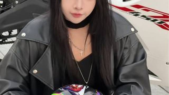 守护每一个冬天还坚持骑车的小盆友 #凯越 #机车女孩 #AVA
