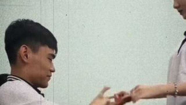 这魔术真魔术啊#搞笑 #看一遍笑一遍 #这是一个悲伤的故事