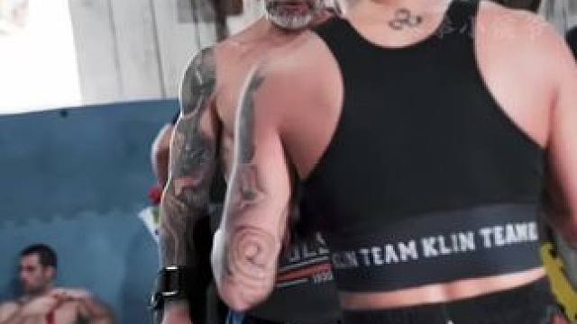 打拳练武是需要悟性的，相比来说打拳比传武容易多了，一个简单的转腰拧跨都领悟不了，老师只能无奈的摇摇头