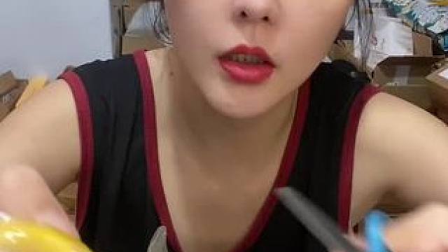 #从来没吃过这么好吃的东西 #我们大馋丫头就是这样 #这一口简直香迷糊了 #爱就是一起吃好多好多顿饭