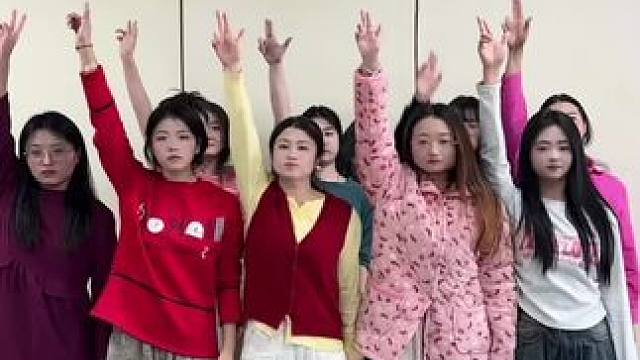 你觉得谁最好看呢 #办公室日常 #舞蹈 #美女日常