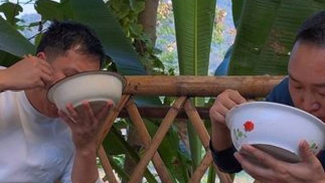 萝卜炒牛肉果然非常下饭，哥俩又是一人一盆吃撑了！ #新农人计划2024 #治愈系乡村美食 #农村美食