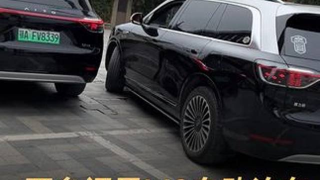 两台问界M9自动泊车，抢一个车位 表现惊人 #问界M9  #自动泊车  #汽车  #新能源汽车  #