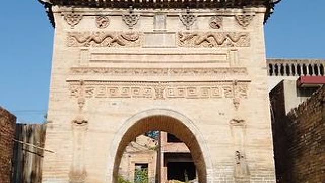 听说古代每一座牌坊都有一个动人的故事，是悲亦或是喜? 早已埋葬在悠长的历史时光里!这是一座节孝牌坊，