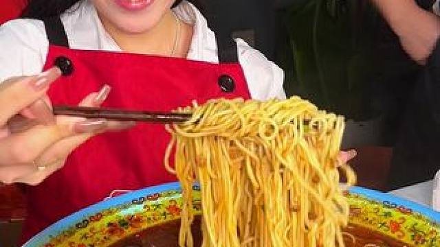 哇！胖妹家出微微辣口味了，不能吃辣的朋友们有口福咯！#小面调料#妈呀太香了 #这一碗好过瘾 #重庆美