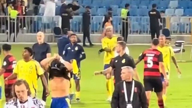 多少人四十岁已经是大腹便便，纸醉金迷了