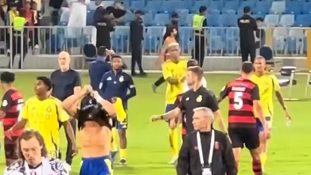 多少人四十岁已经是大腹便便，纸醉金迷了