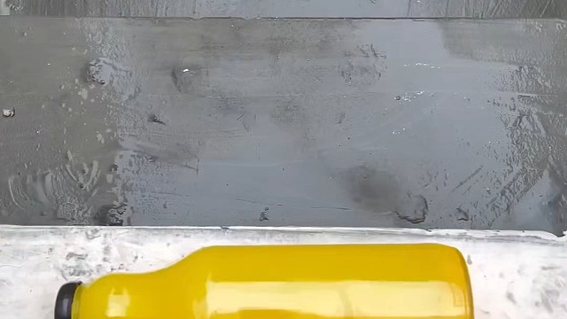 楼梯滚瓶子爆破解压时刻