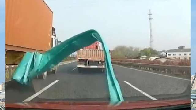 #高速开车 遇到这种情况首先就是要保持冷静！#懂车有料 #每天一个用车小知识