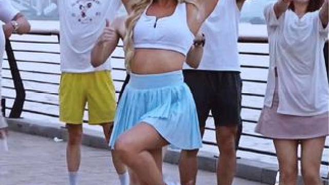 帕姐要和帕家人们说明年见了 今年已经来中国三次了，除了上海，我还解锁了广州、深圳、杭州、苏州，遇到了