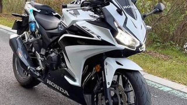 他（本田cbr 400rr）应该是同级别车型中颜值最高了的吧！#cbr400r #本田cbr #爱机