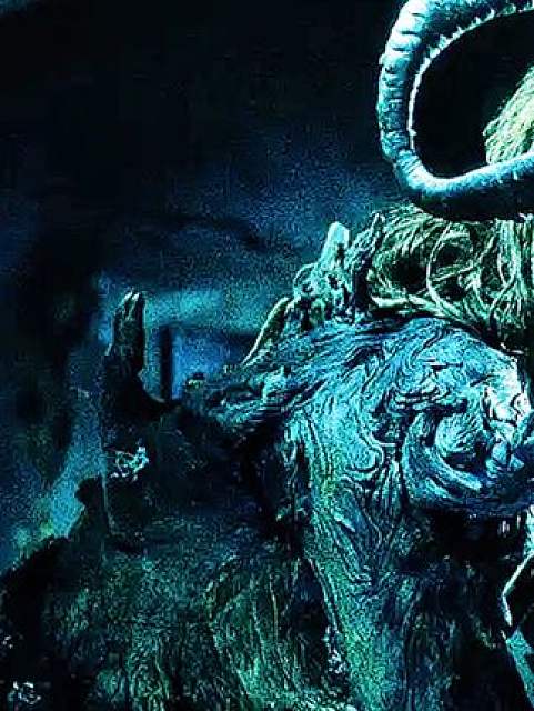 小女孩独闯蛤蟆洞穴,差点被一群大蟑螂吃掉 #电影解说