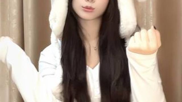 凑个热闹 #甜妹 #甜甜的手势舞 #浅跳一下 #扭一扭 #今天长这样