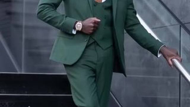 城市创意街拍的5个摆拍姿势小技巧 #手机拍摄技巧 #每个镜头都有它的故事 #实用小技巧 #拍出电影感