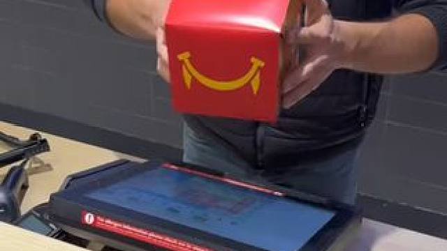 没有男生会拒绝这个会漂移的86吧~ #玩个很新的东西 #ae86